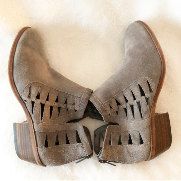 VINCE CAMUTO Prestetta Braided Ankle Bootie Gray Size 7.5 - Picture 6 of 16